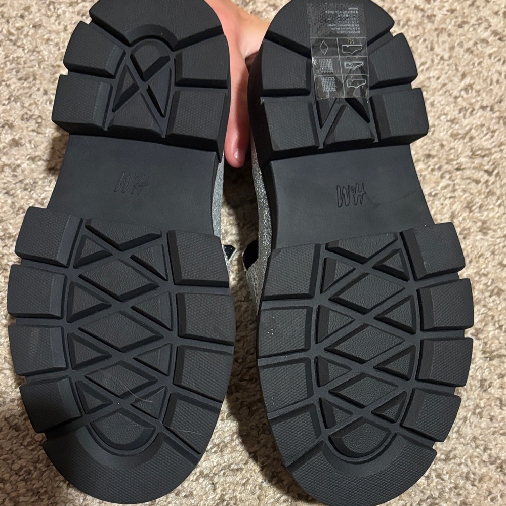 H&M Kids Silver Glitter Dress Shoes - Picture 3 of 4